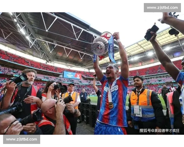 英超赛场“黑哨”频现，冠军归属岂能任人摆布